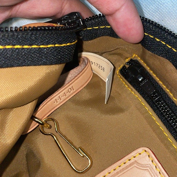 Hunting World Circler Hand Bag - Picture 8 of 8